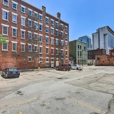 Contemporary Cincinnati Condo - Pets Allowed!